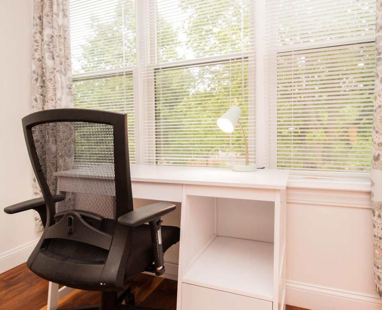 Stylish 2br W Full Kitchen, Laundry & Cen Air Apartment