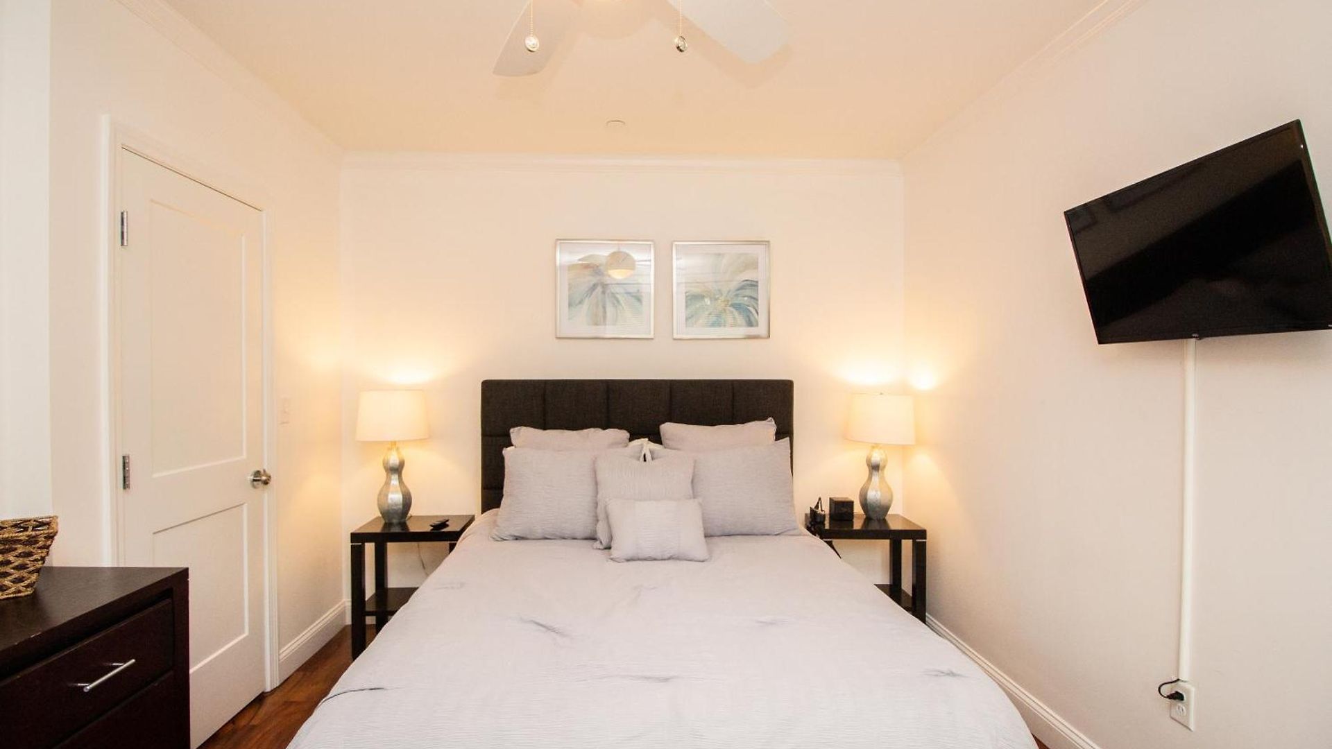 Stylish 2br W Full Kitchen, Laundry & Cen Air