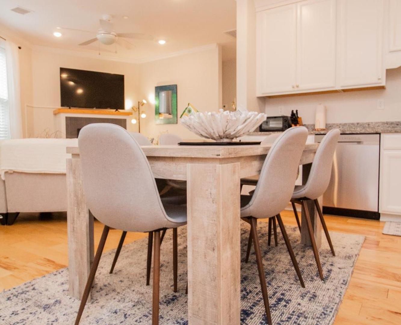 Stylish 2br W Full Kitchen, Laundry & Cen Air * Boston