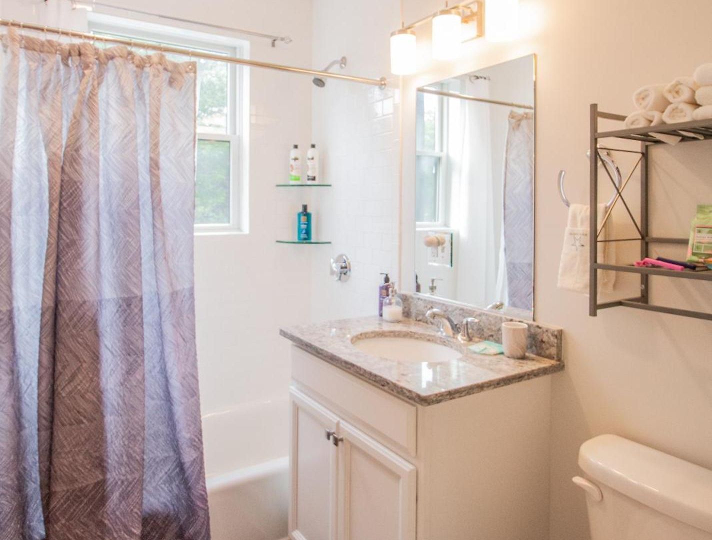 Apartment Stylish 2br W Full Kitchen, Laundry & Cen Air