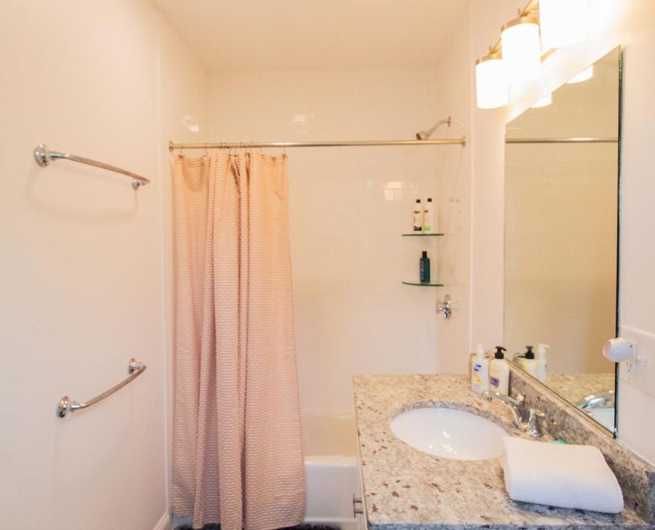 Stylish 2br W Full Kitchen, Laundry & Cen Air Apartment Boston