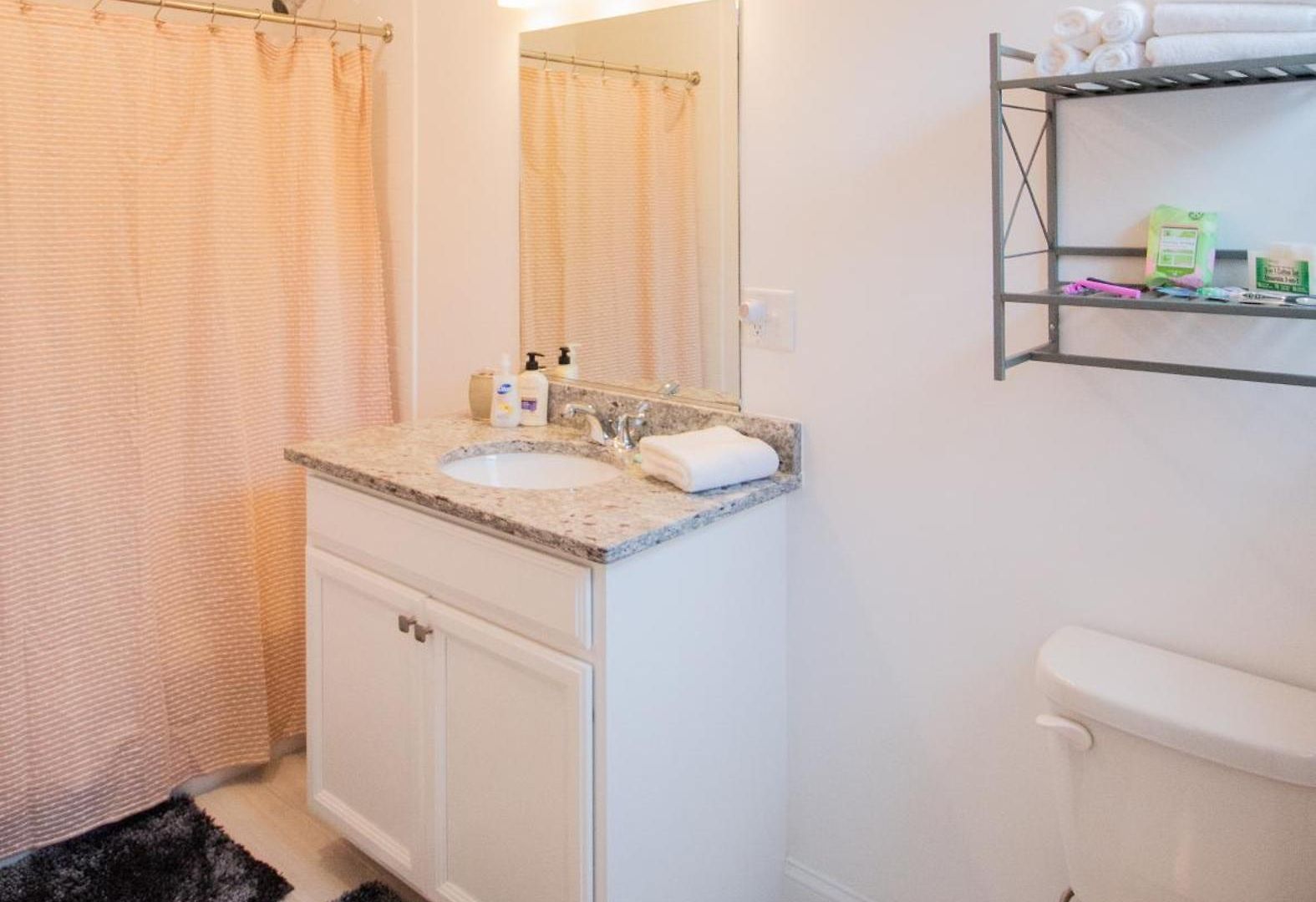 Apartment Stylish 2br W Full Kitchen, Laundry & Cen Air *