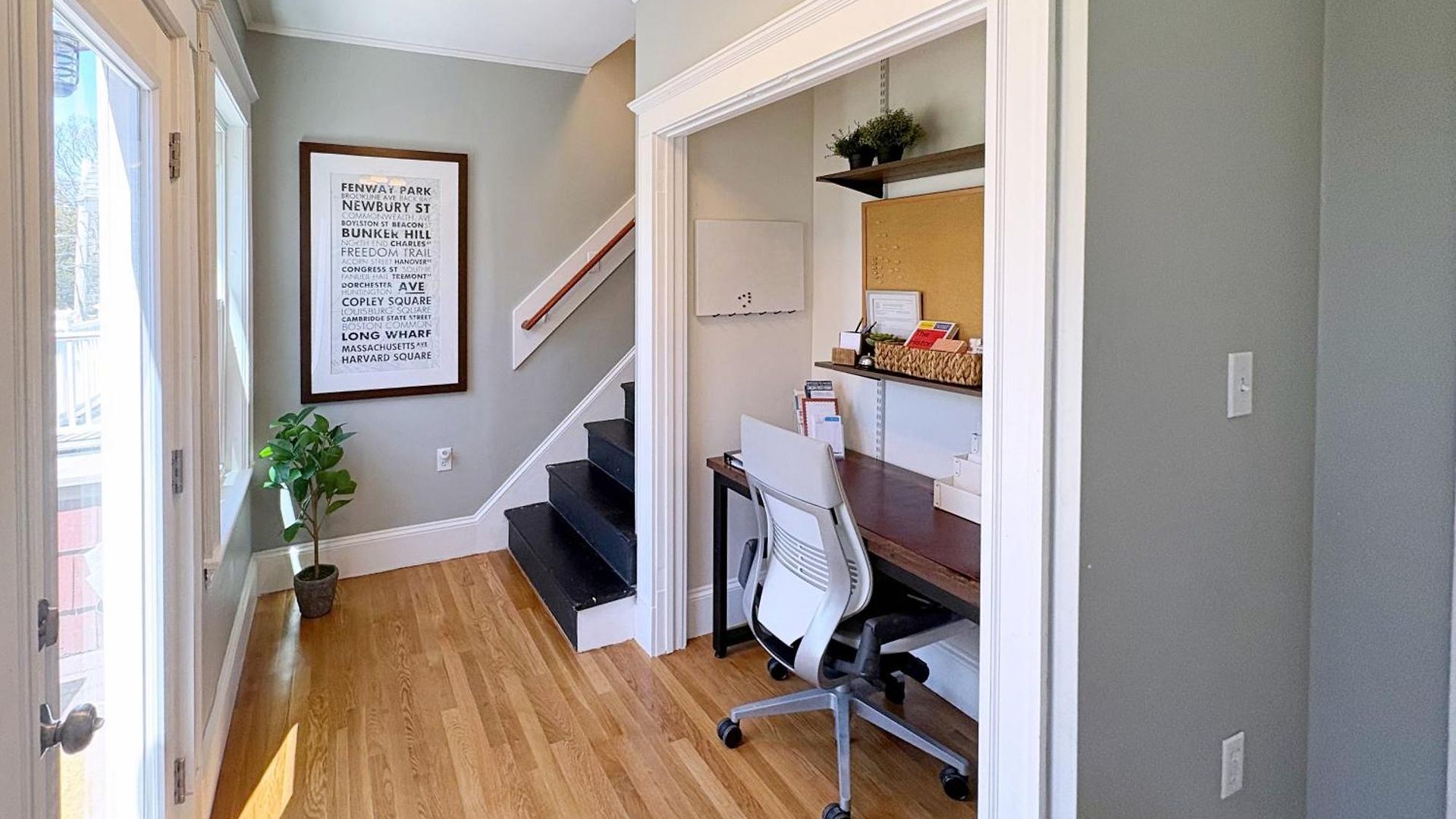 Apartment Top-floor, 2-bedroom Balcony Near Red Line Boston