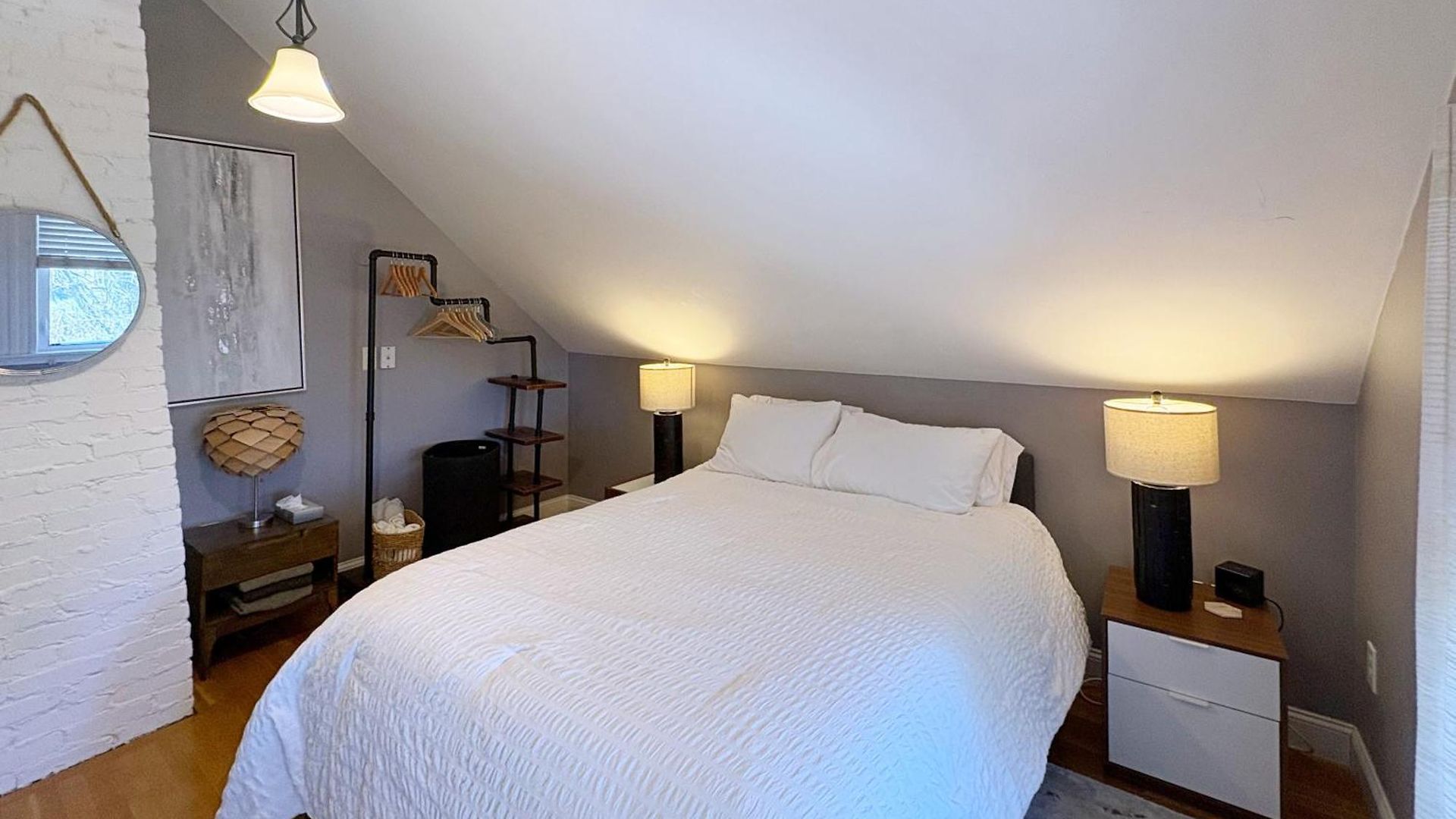 Top-floor, 2-bedroom Balcony Near Red Line Boston