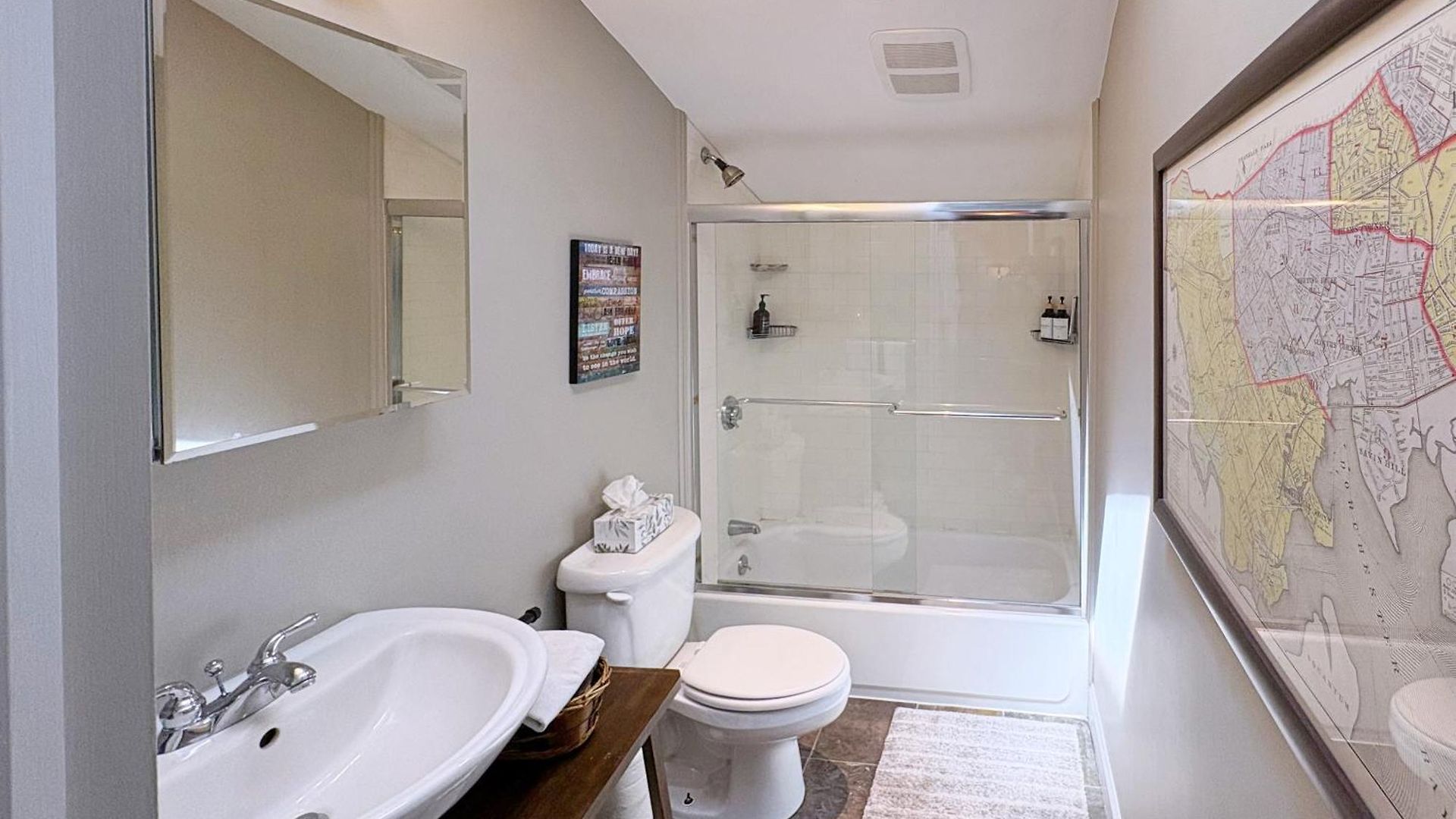Top-floor, 2-bedroom Balcony Near Red Line Apartment