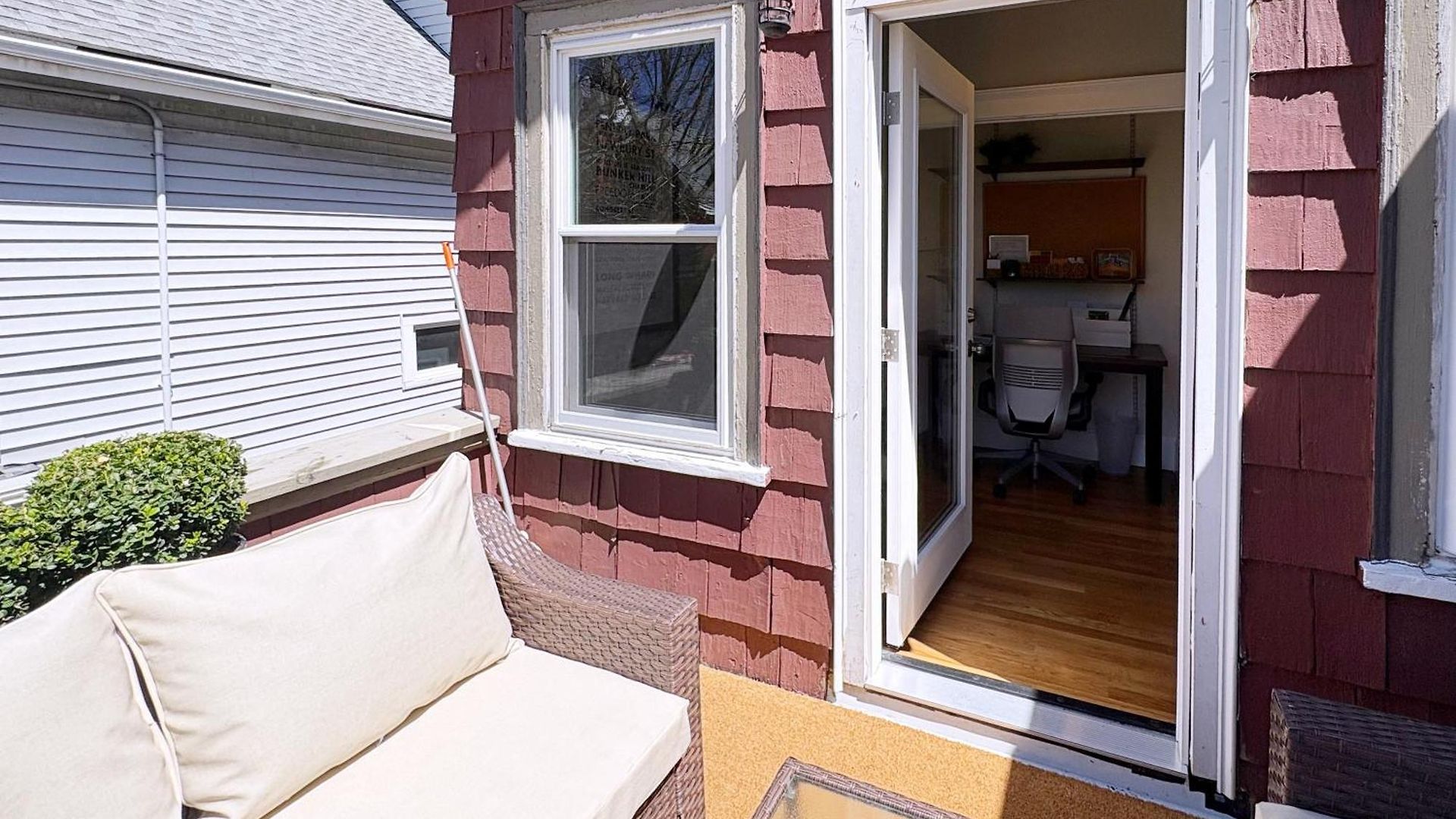 Top-floor, 2-bedroom Balcony Near Red Line Boston
