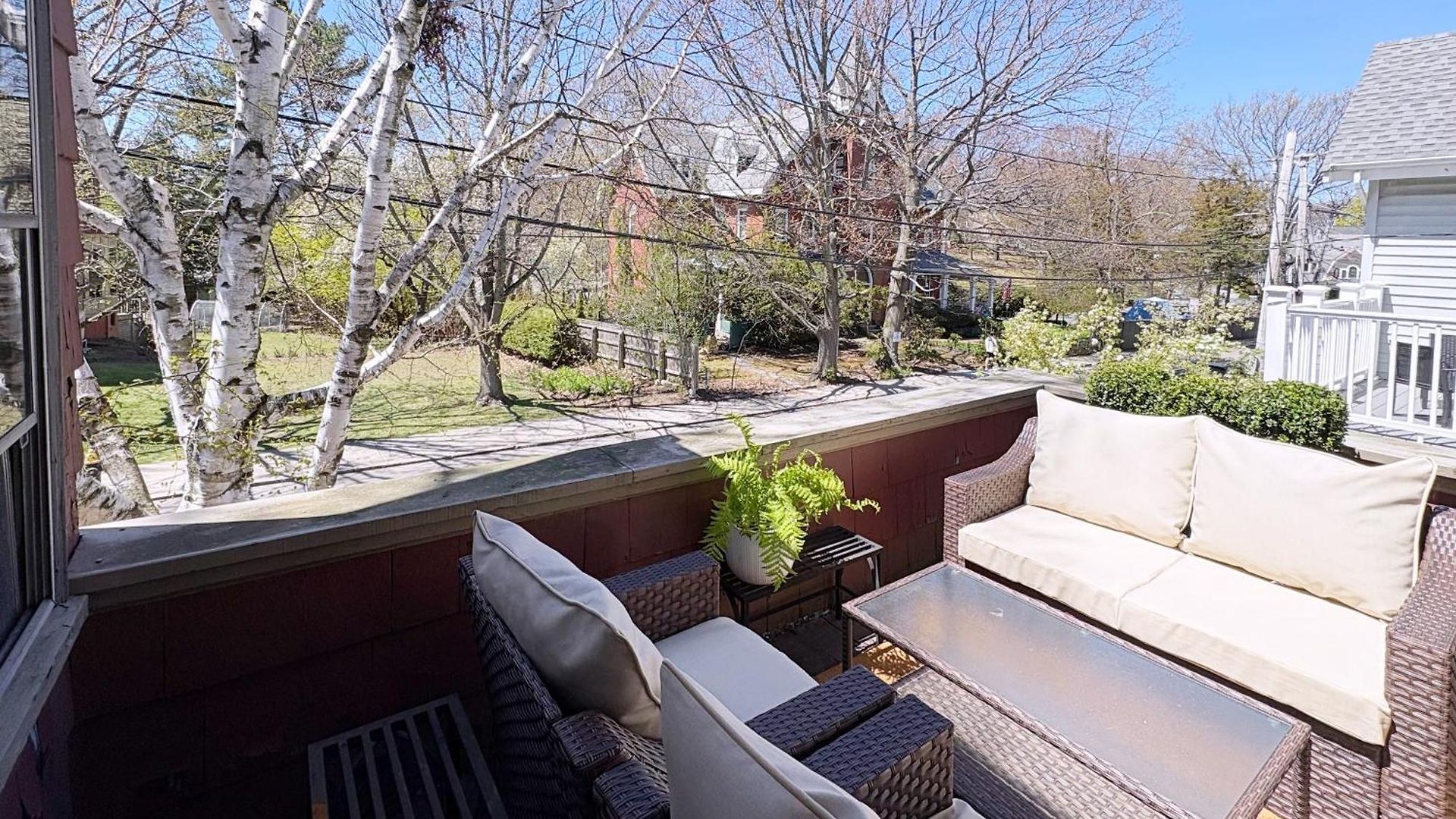 Apartment Top-floor, 2-bedroom Balcony Near Red Line Boston