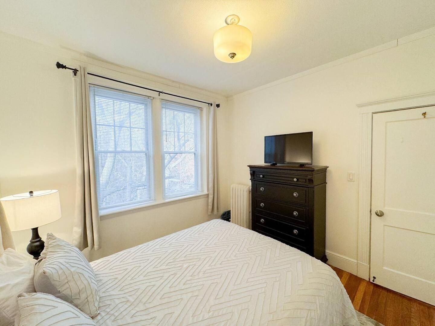 2 Bed, In Unit Laundry, College, Balcony Apartment Boston