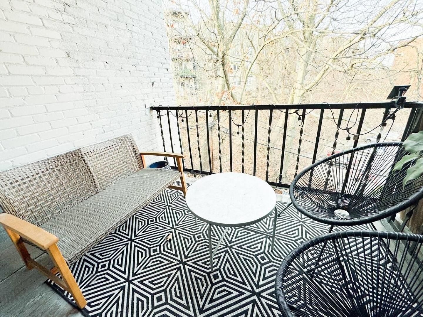 Apartment 2 Bed, In Unit Laundry, College, Balcony