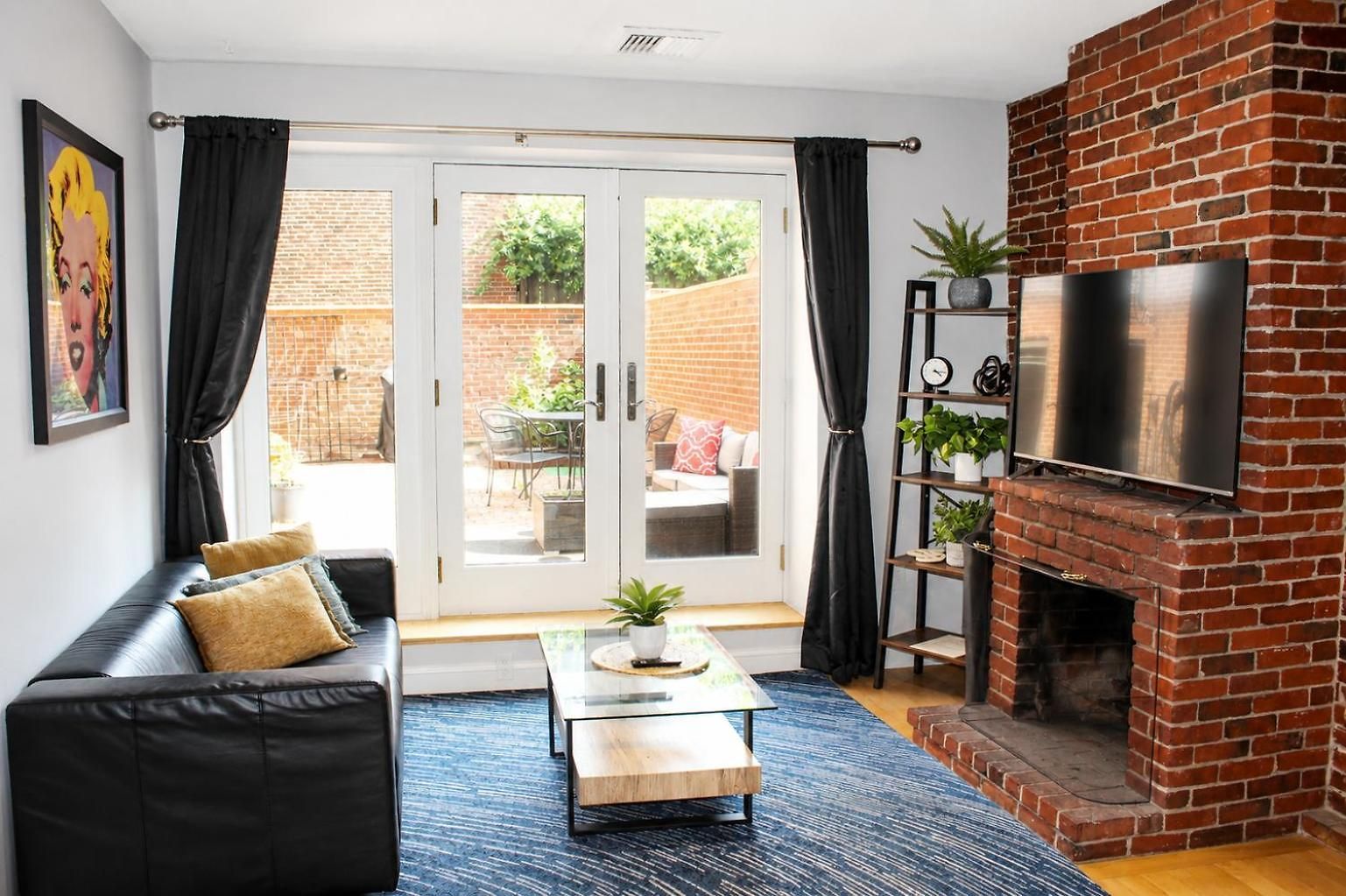 Beautiful 2bedroom In The South End - Ground Level Unit *