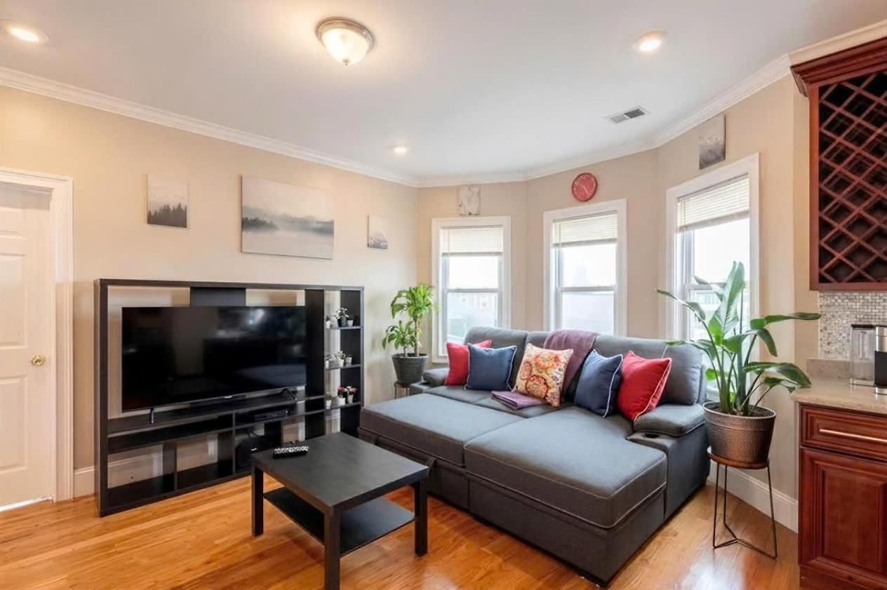 Apartment Vibrant 4br - Balcony, Bathtub, Tv Near I-95 & Pet Friendly 903 *