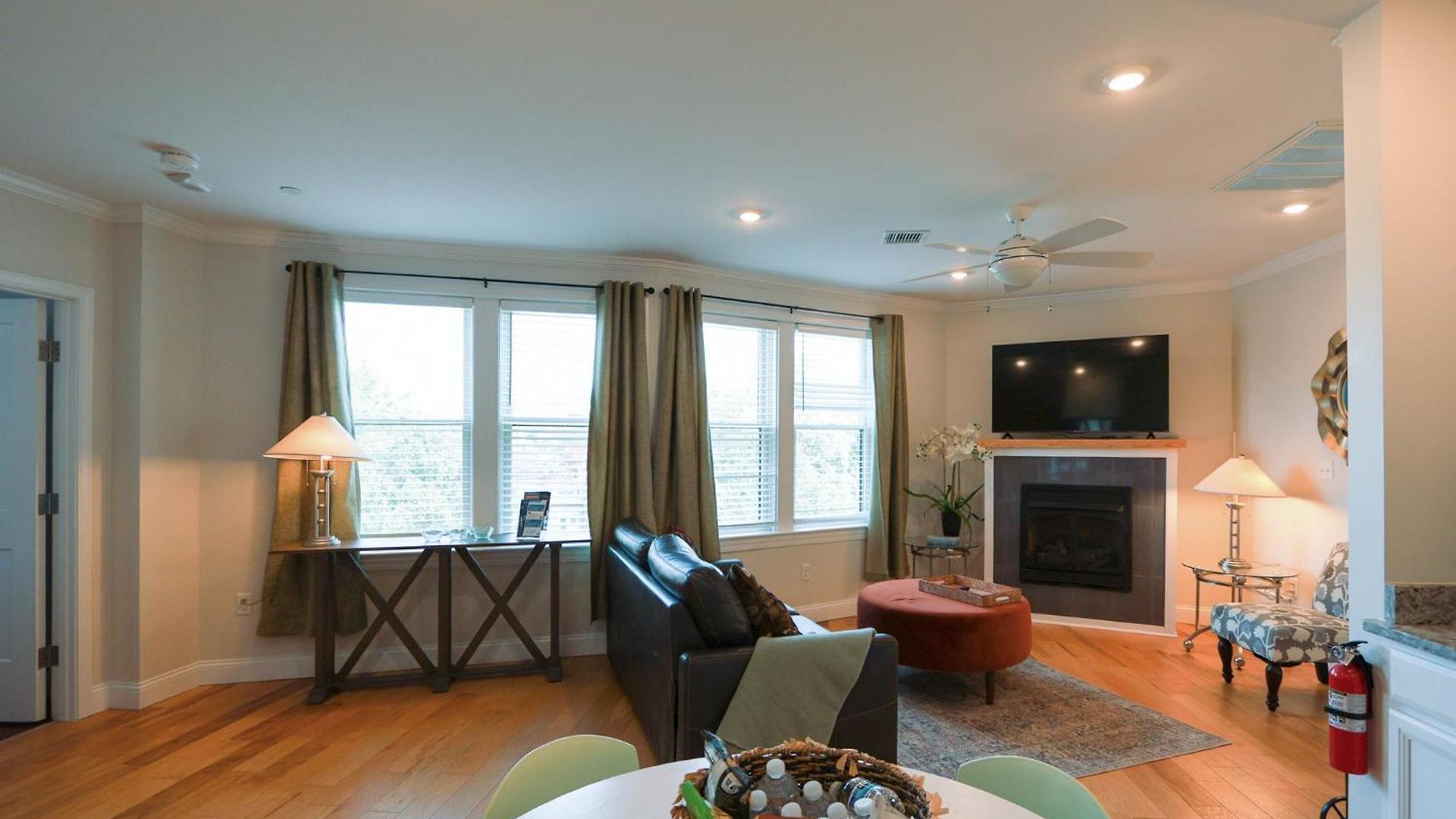Upscale South End Walk To Northeastern Apartment