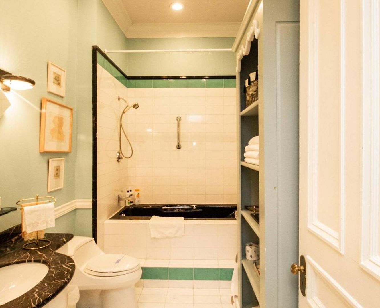 Back Bay Efficiency Unit, Pvt Bath, Kitchenette