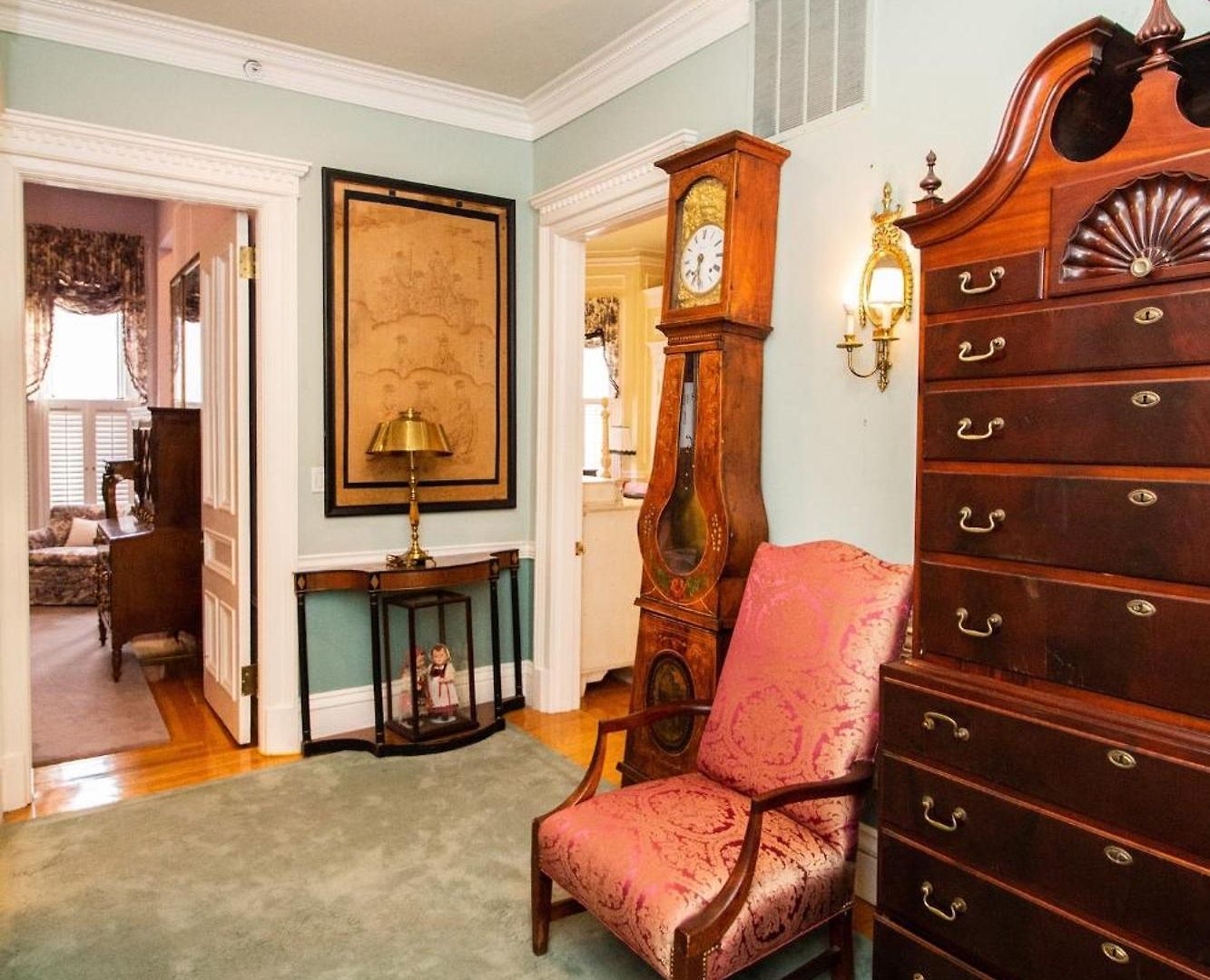 Back Bay Efficiency Unit, Pvt Bath, Kitchenette