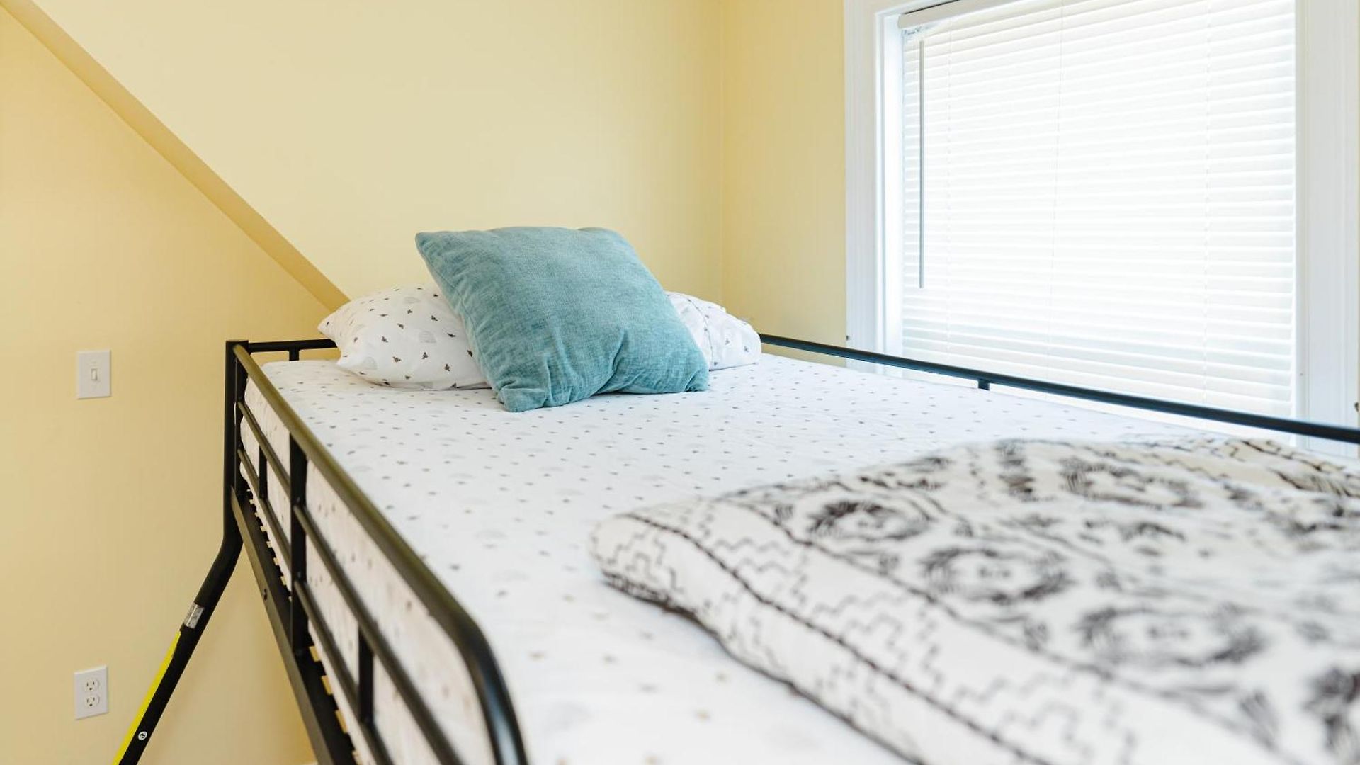 Family-Friendly 4Br Boston Stay Near Franklin Park, Free Parking, Near Mtba 233-3 Apartment *