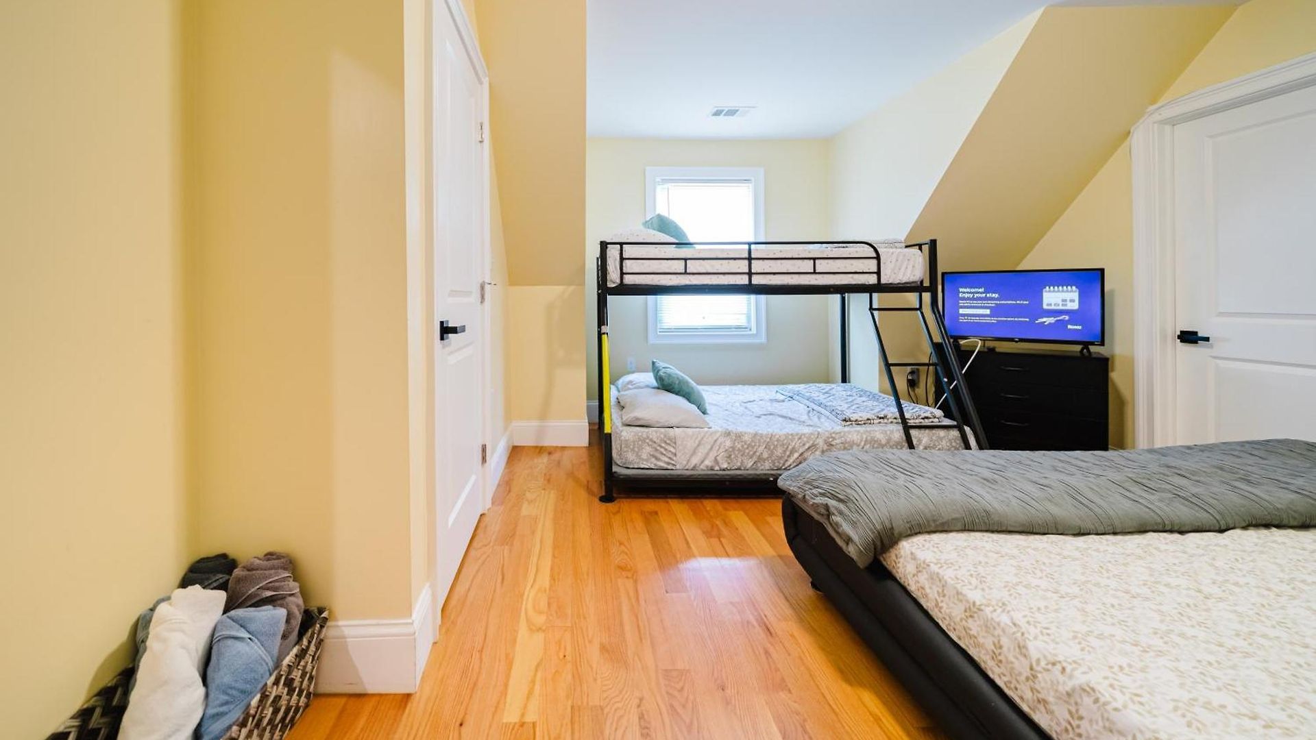 Family-Friendly 4Br Boston Stay Near Franklin Park, Free Parking, Near Mtba 233-3 * Boston