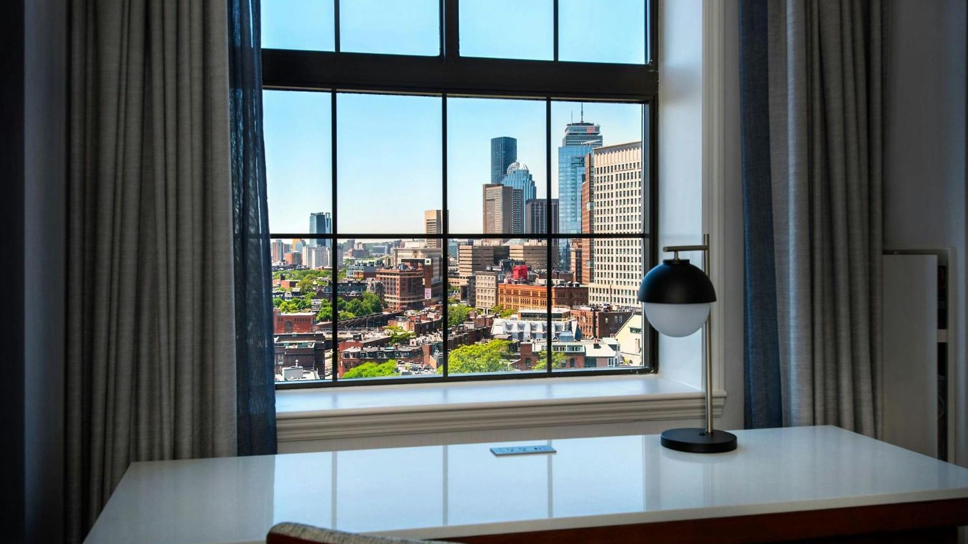 Courtyard By Marriott Downtown Boston