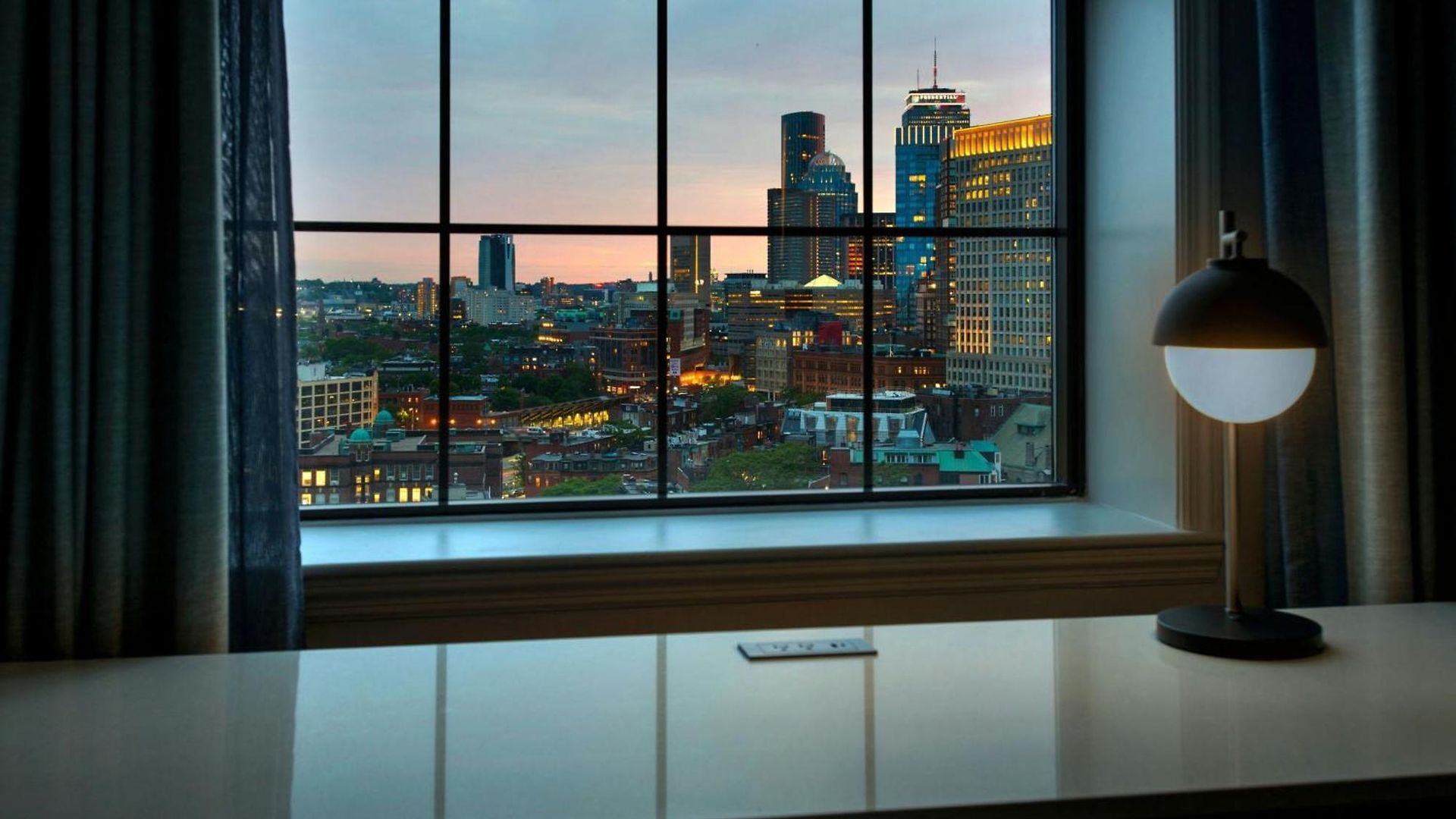 Courtyard By Marriott Downtown 4*