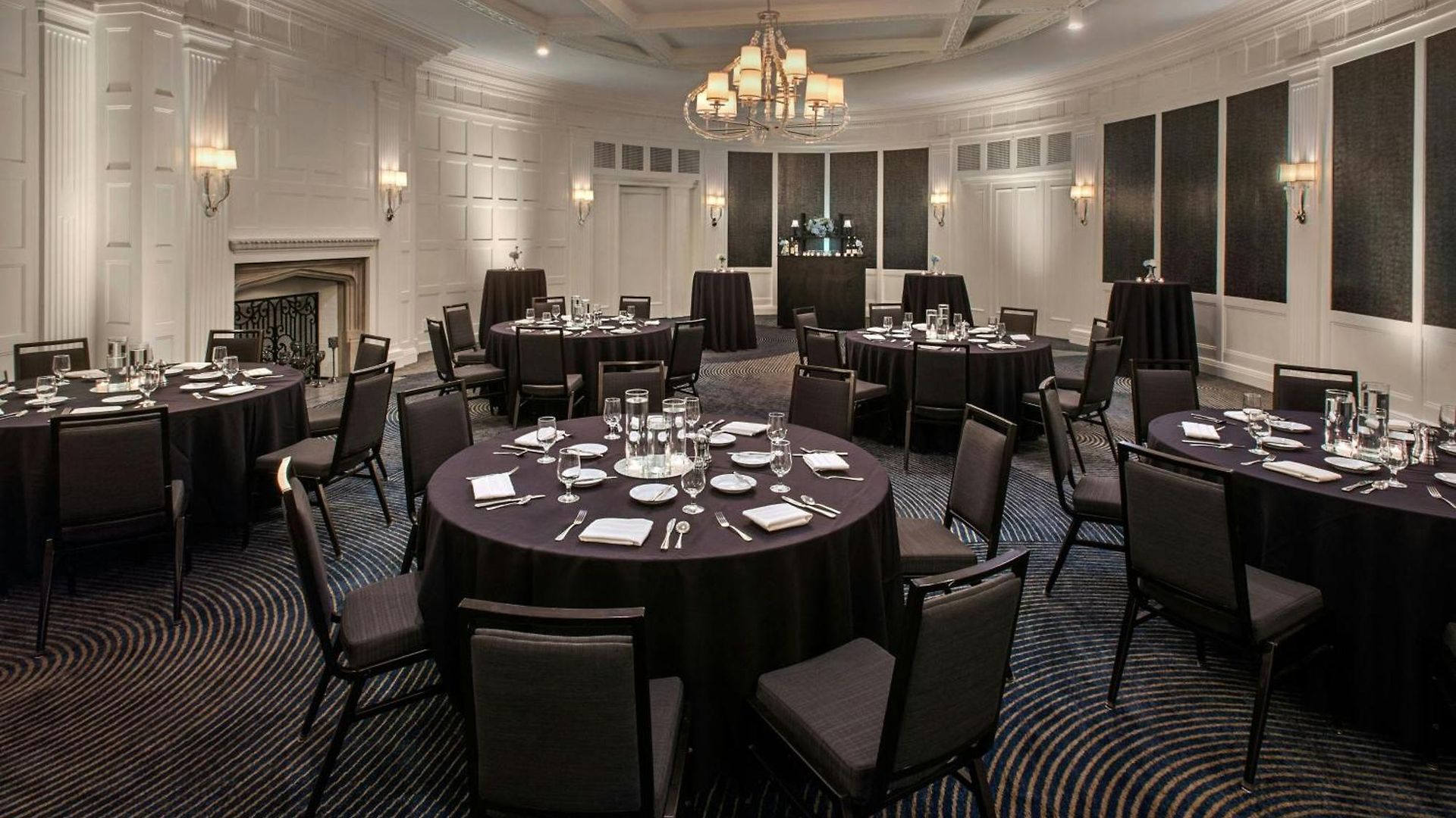 Courtyard By Marriott Downtown Hotel