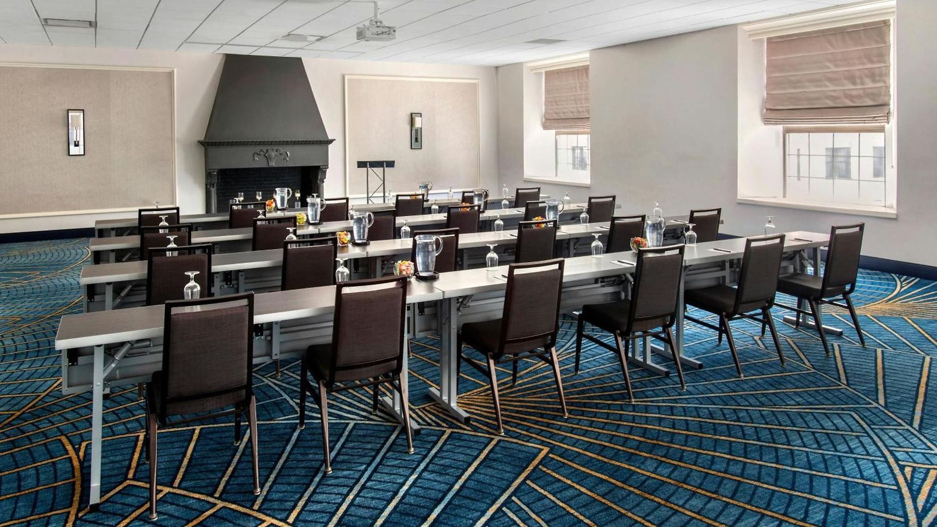 Courtyard By Marriott Downtown Hotel 4*