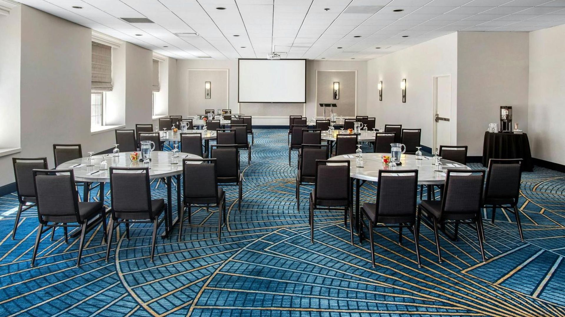 Courtyard By Marriott Downtown Boston