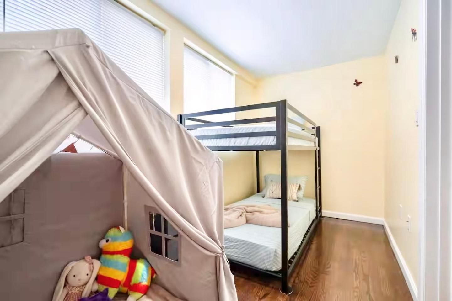 Apartment Stylish 4br Boston, Pet-friendly Near Savin Hill, I-93 & Red Line 30-1 *