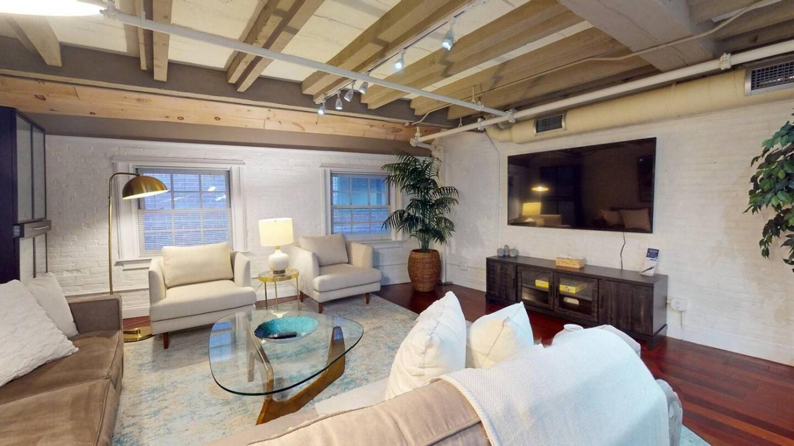 Apartment Tri-level, Skylighted, Faneuil Hallquincy Market