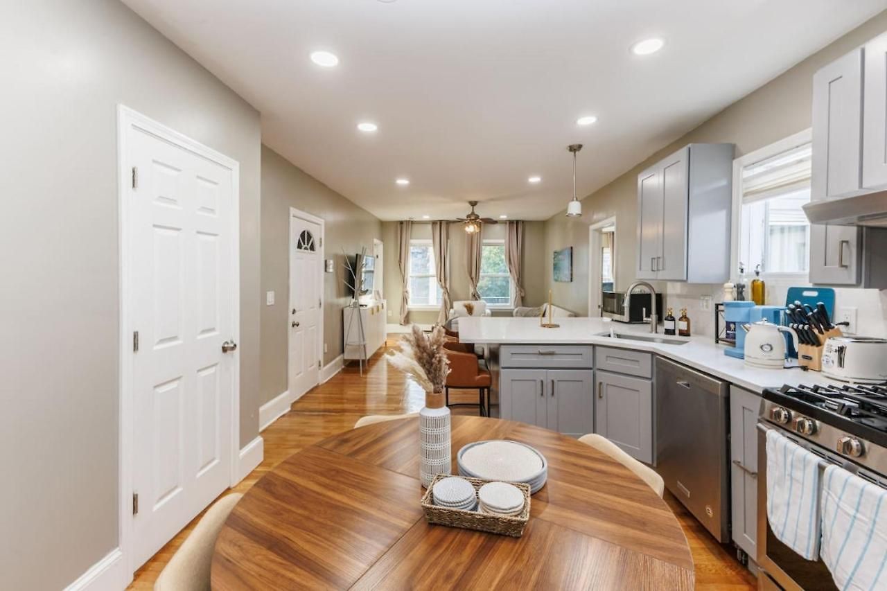 Apartment In-unit Laundry Your Family And Friends Space