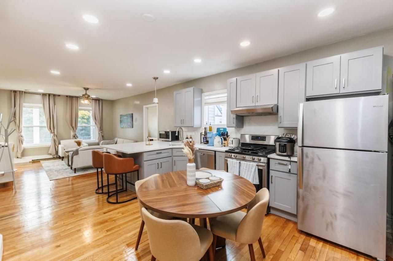 Apartment In-unit Laundry Your Family And Friends Space *
