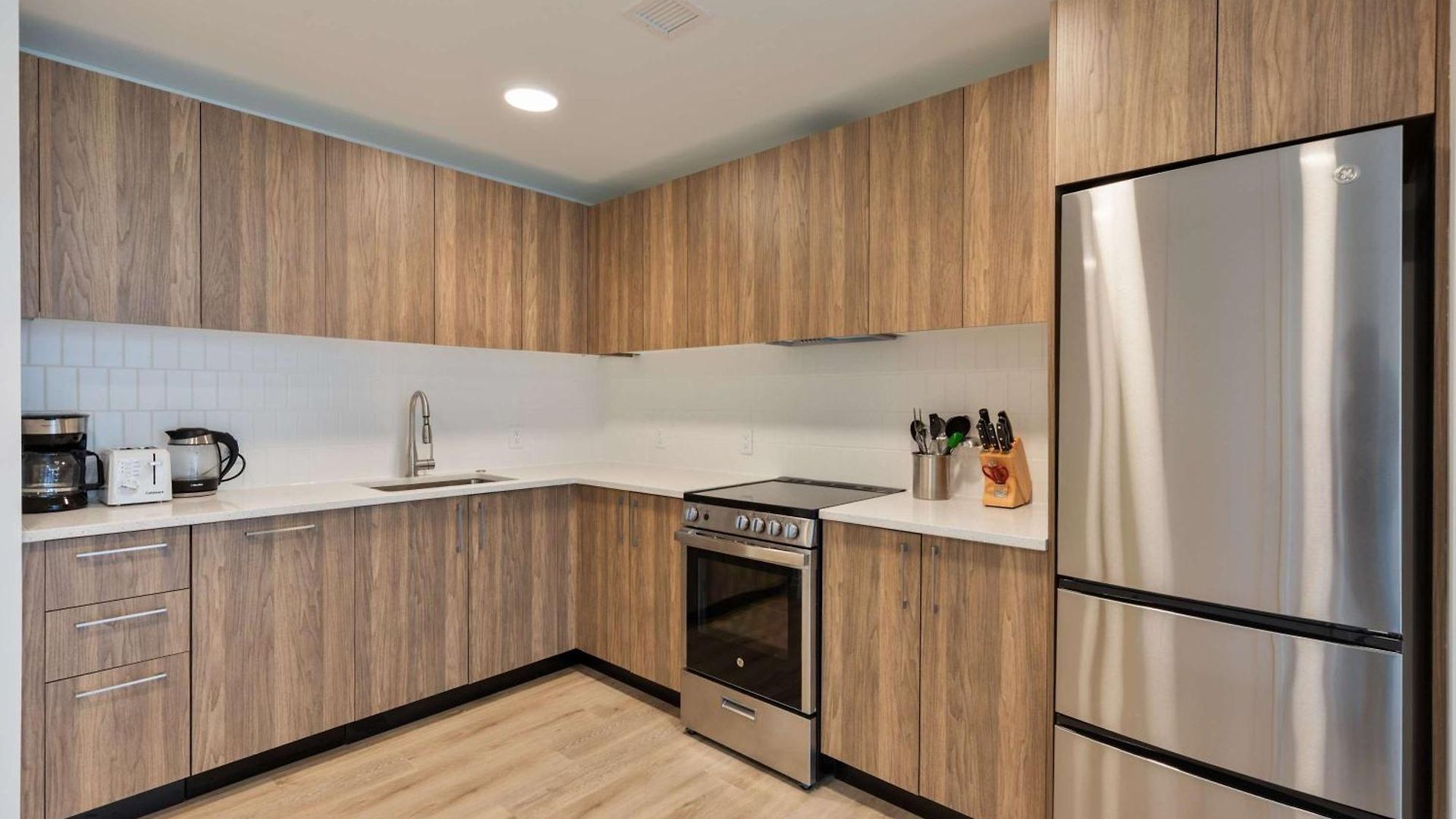 Apartment Gorgeous With Kitchen With Gym