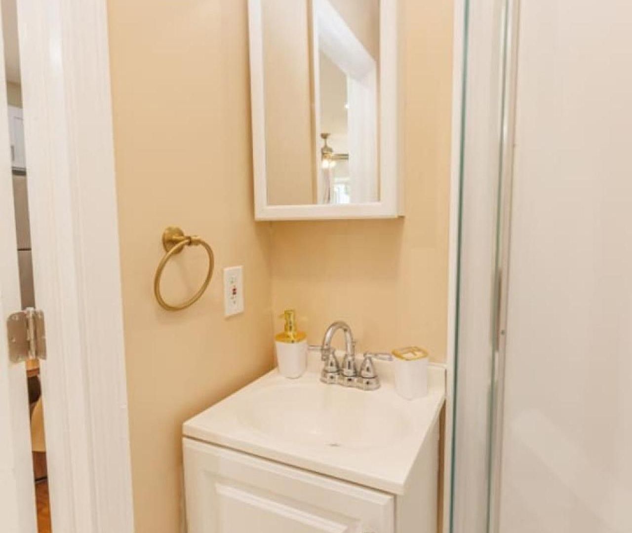 Apartment In-unit Laundry Your Family And Friends Space