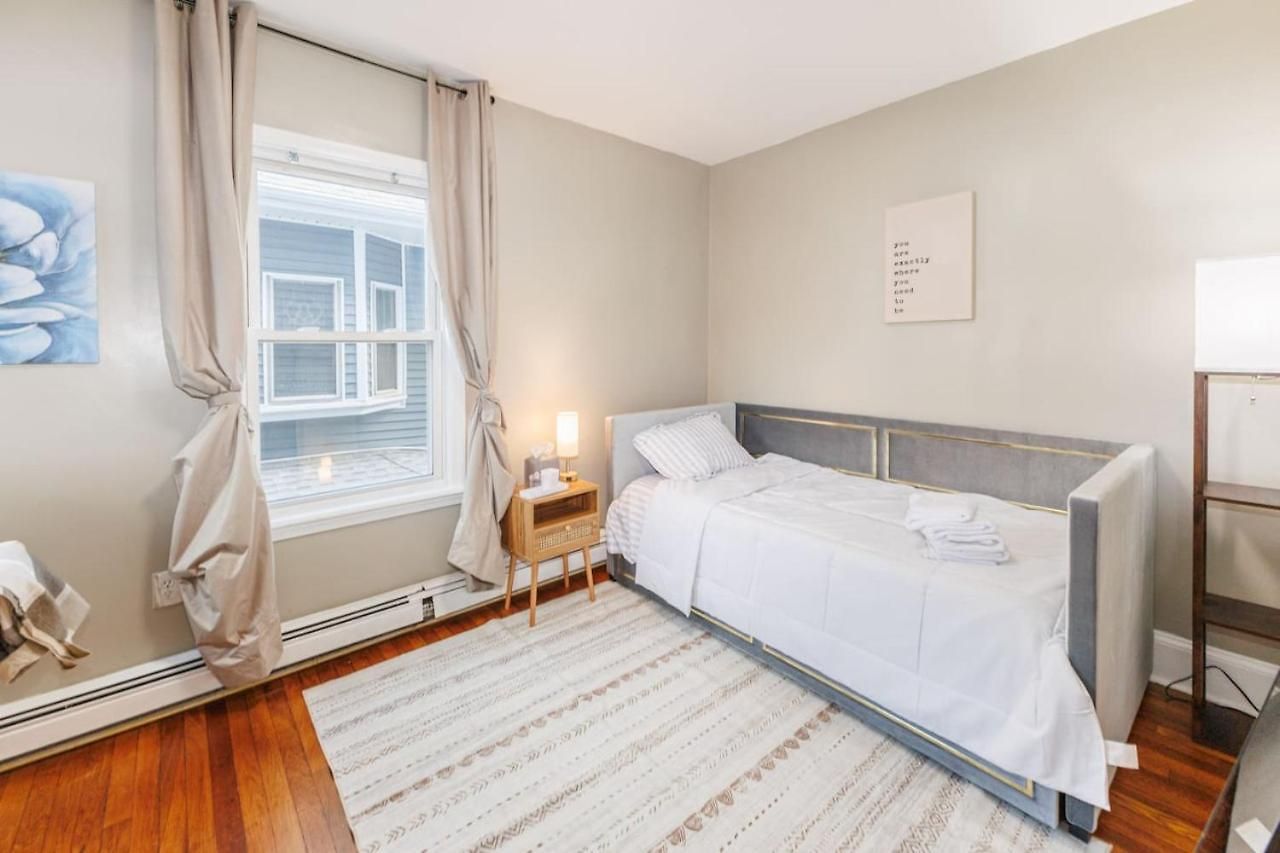 In-unit Laundry Your Family And Friends Space *