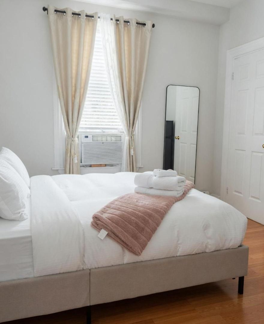 Spacious 4br Near Subway, Sleeps 8per Easy Access To Downtown * Boston