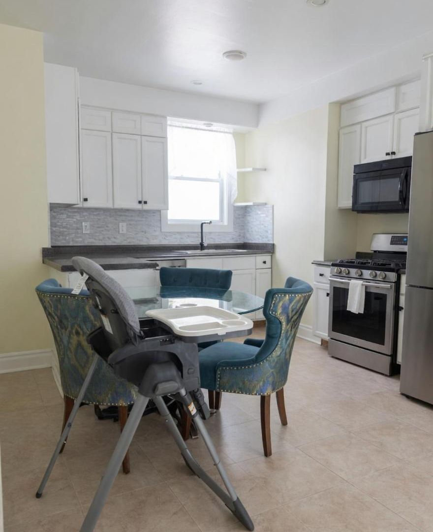 Spacious 4br Near Subway, Sleeps 8per Easy Access To Downtown Apartment Boston