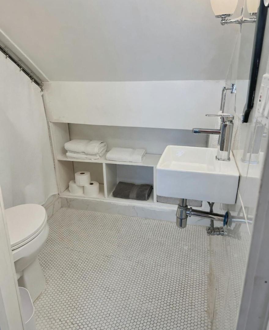 Spacious 4br Near Subway, Sleeps 8per Easy Access To Downtown * Boston