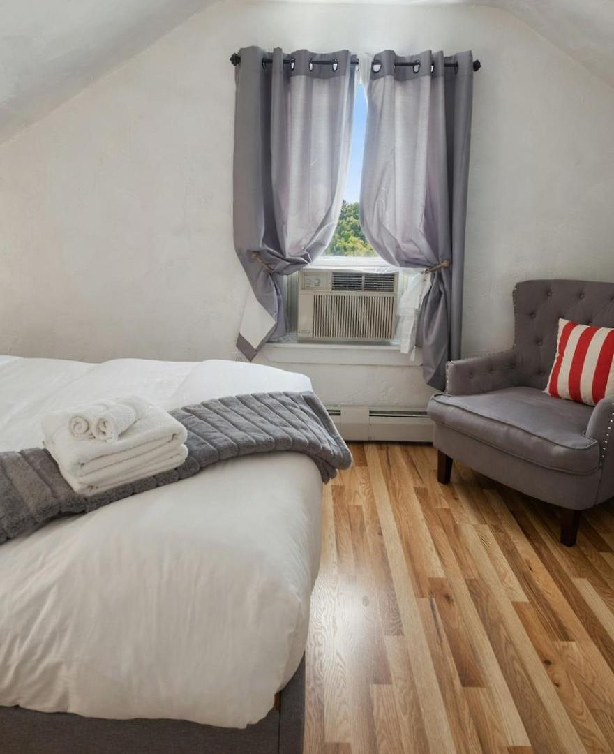 Spacious 4br Near Subway, Sleeps 8per Easy Access To Downtown Apartment Boston