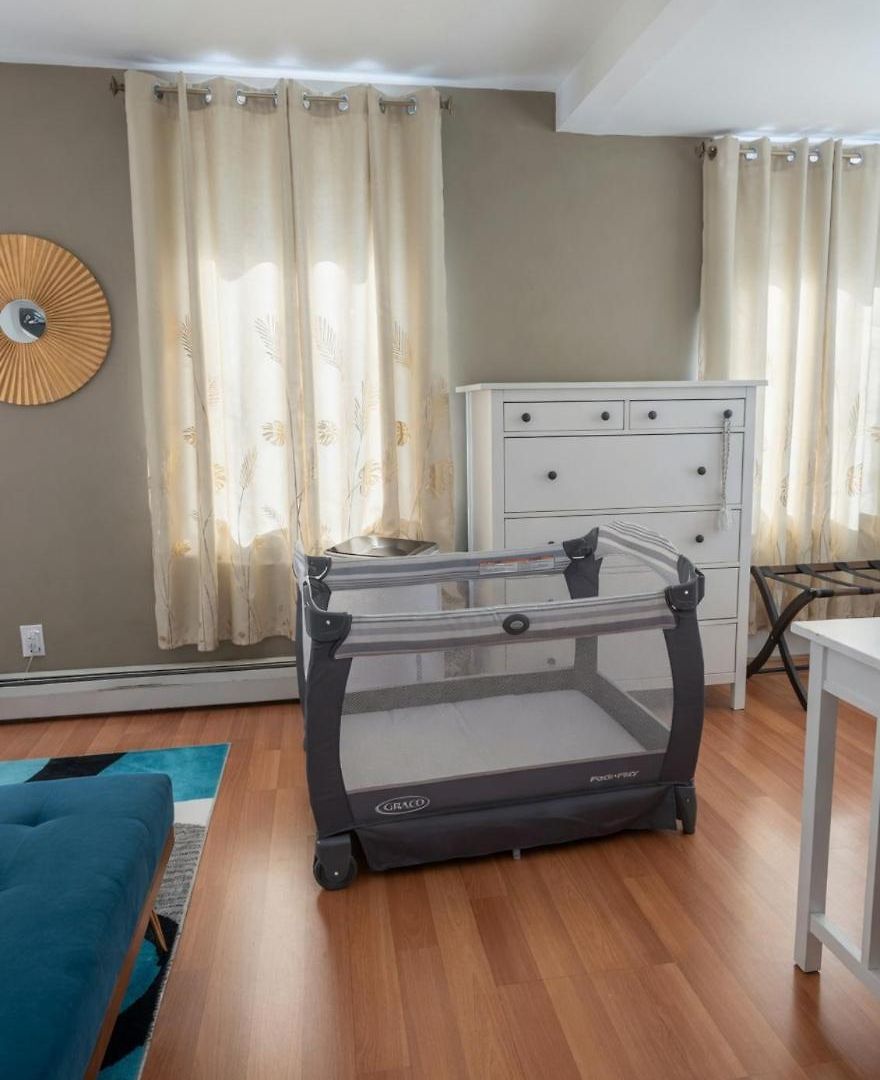 Spacious 4br Near Subway, Sleeps 8per Easy Access To Downtown Boston