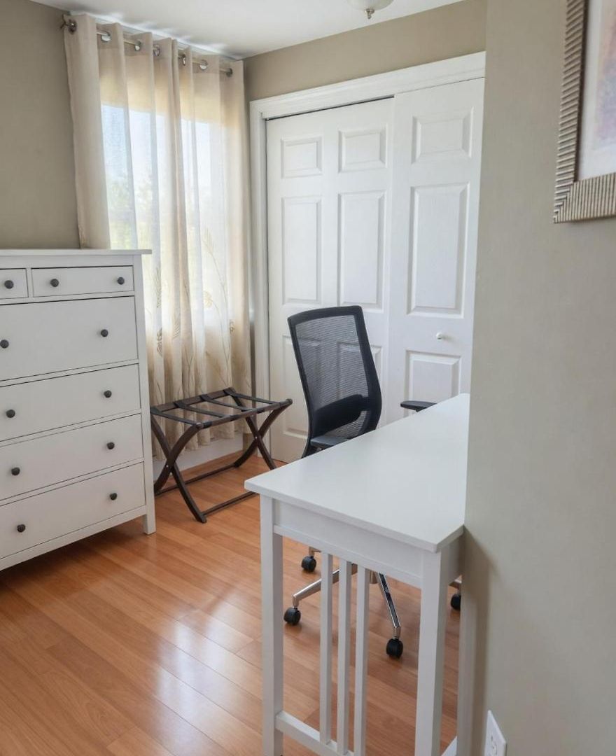 Spacious 4br Near Subway, Sleeps 8per Easy Access To Downtown Boston