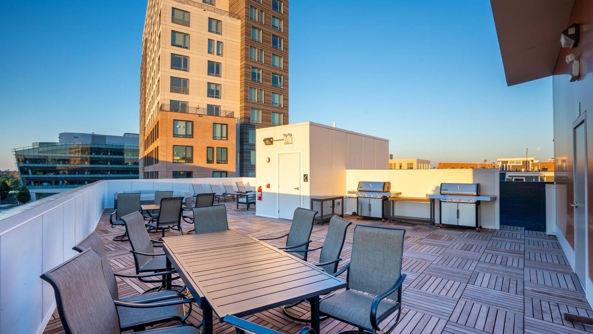 Landing - Rooftop Deck, Near Mbta *