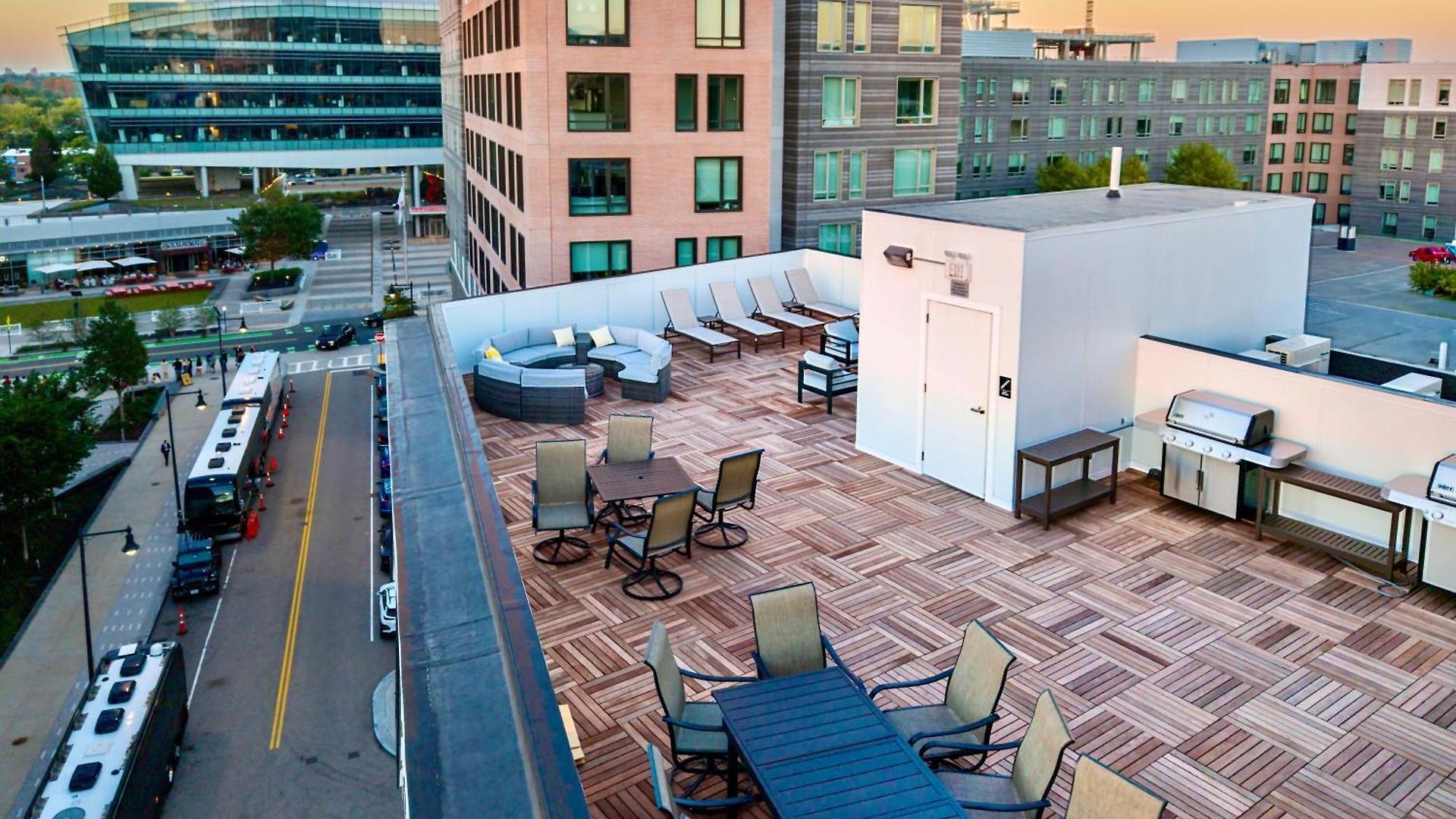 Landing - Rooftop Deck, Near Mbta Apartment