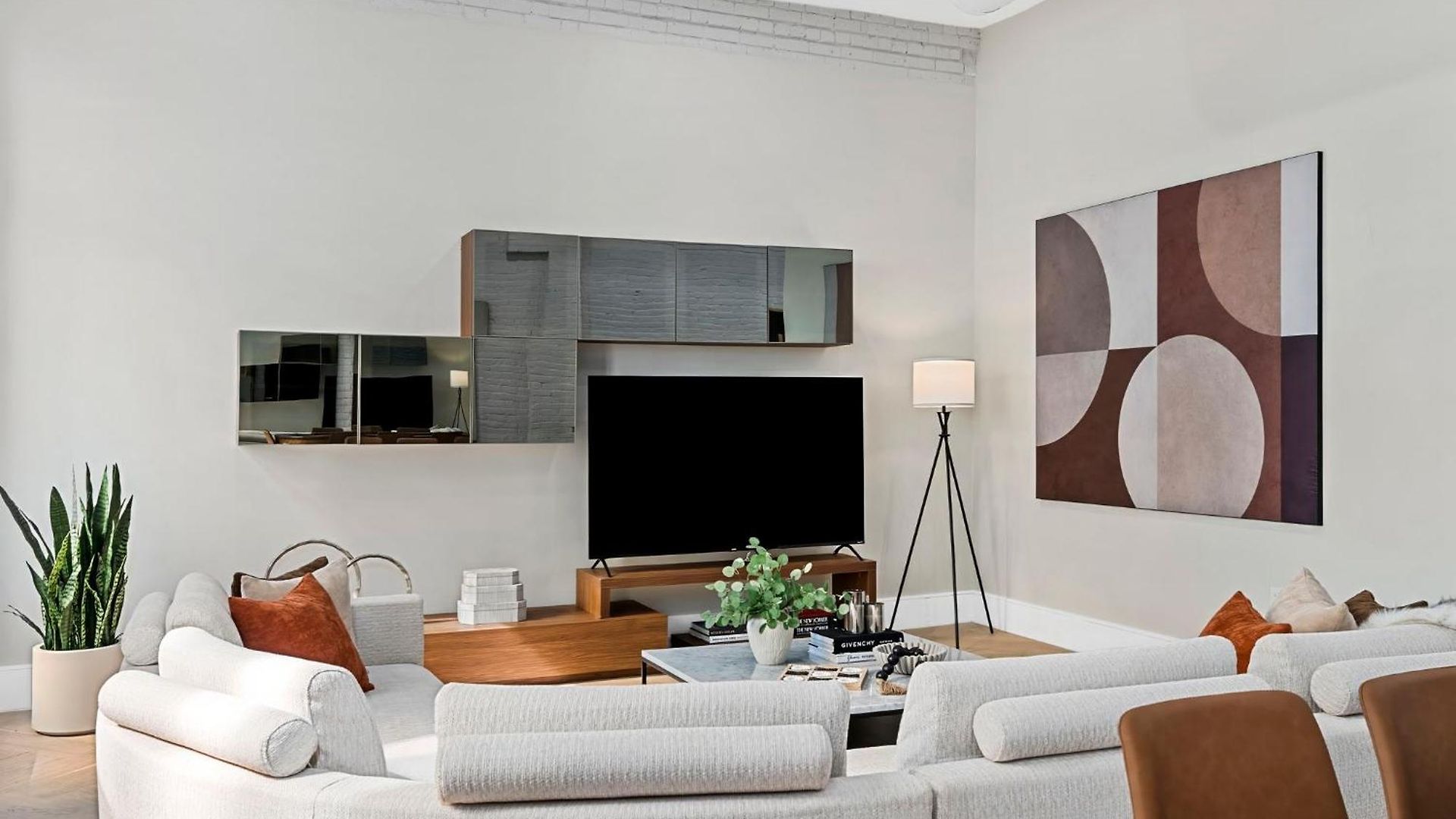 Downtown With Game & Free Parking Near Quincy Market & Water Front