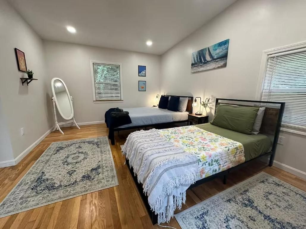 -no16- Extra Spacious In A House - 10 Min To Line T Station & College - Centrally Located At Brighton Homestay