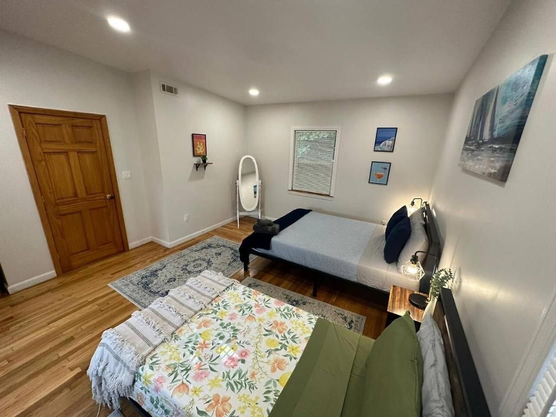 Homestay -no16- Extra Spacious In A House - 10 Min To Line T Station & College - Centrally Located At Brighton *