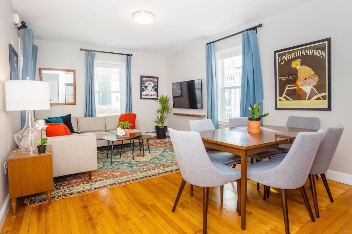 Holiday home Bright & Spacious Near T Boston