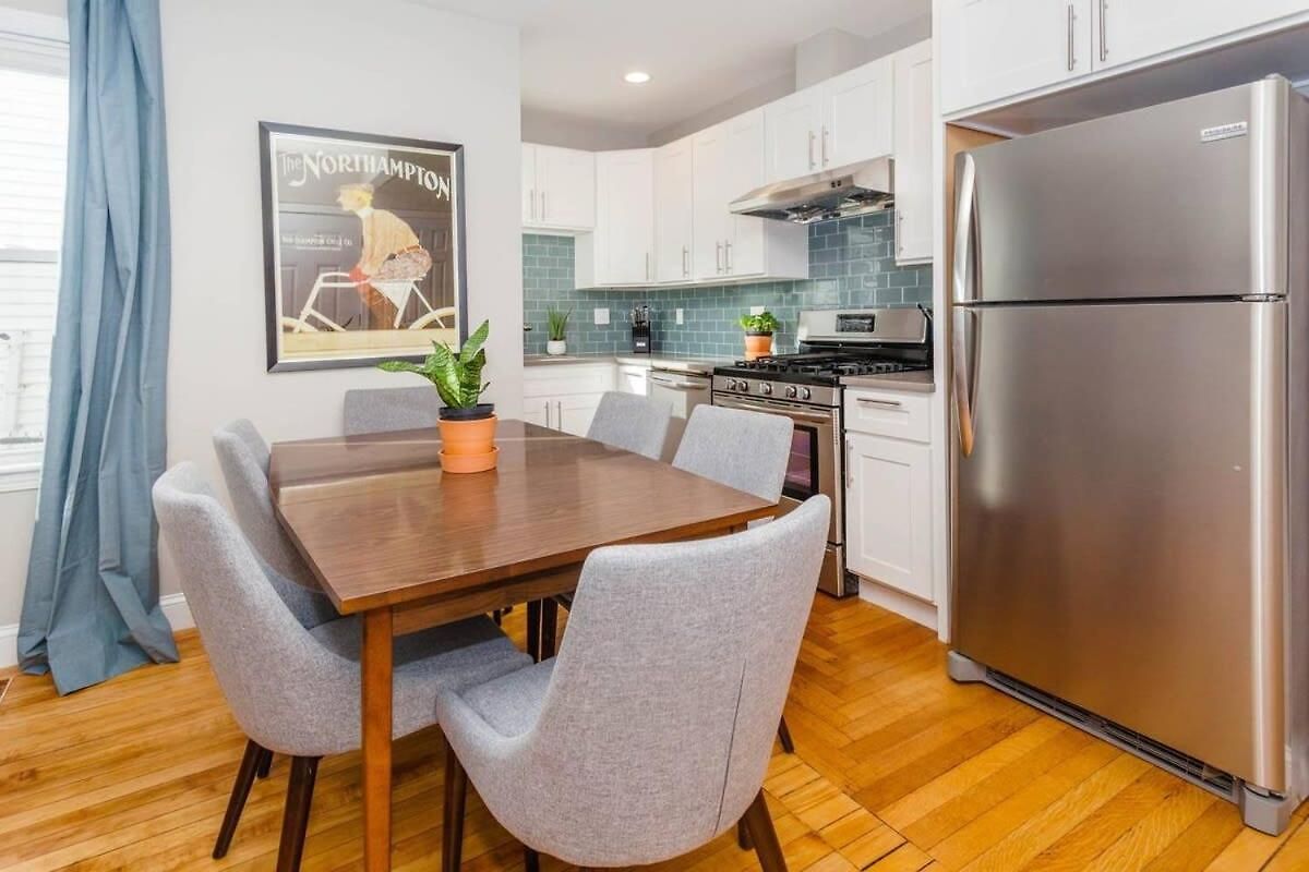 Bright & Spacious Near T