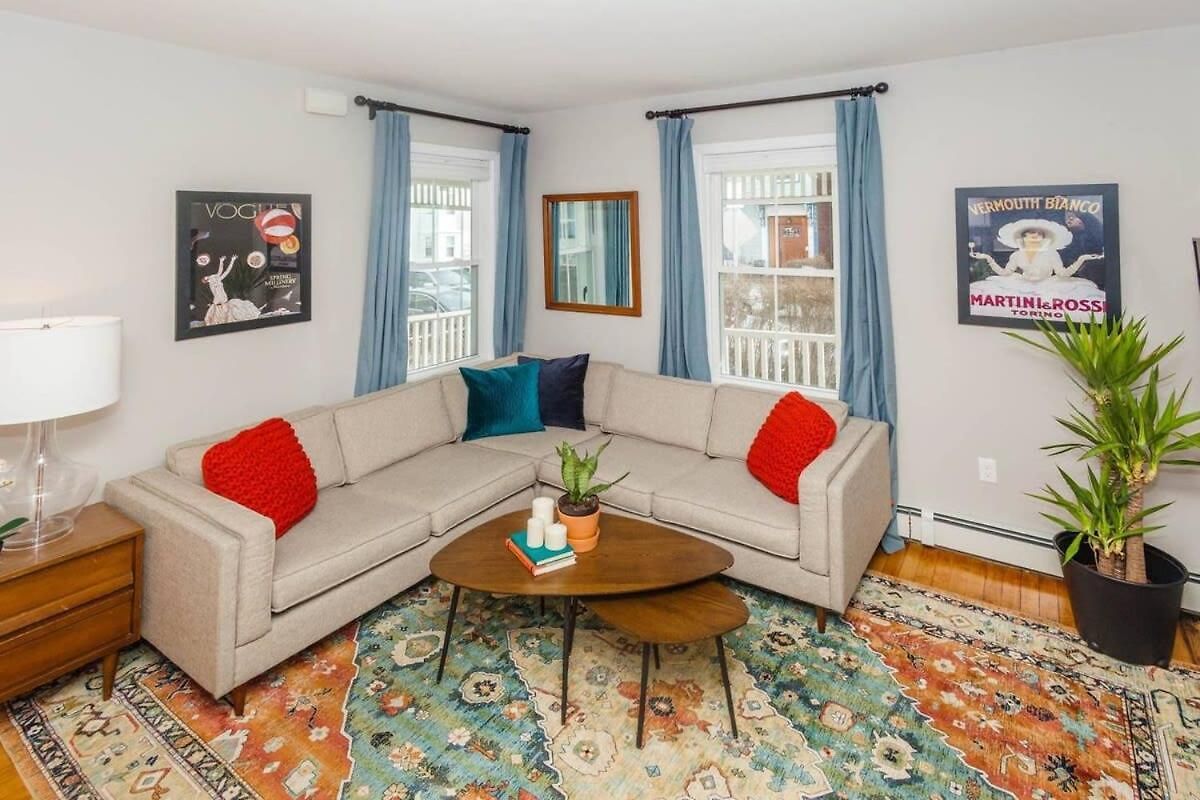 Bright & Spacious Near T