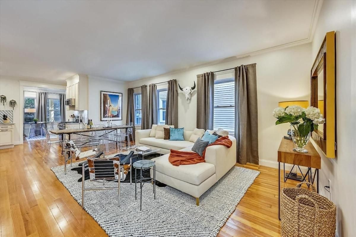 Stylish Renovation Near T Holiday home Boston