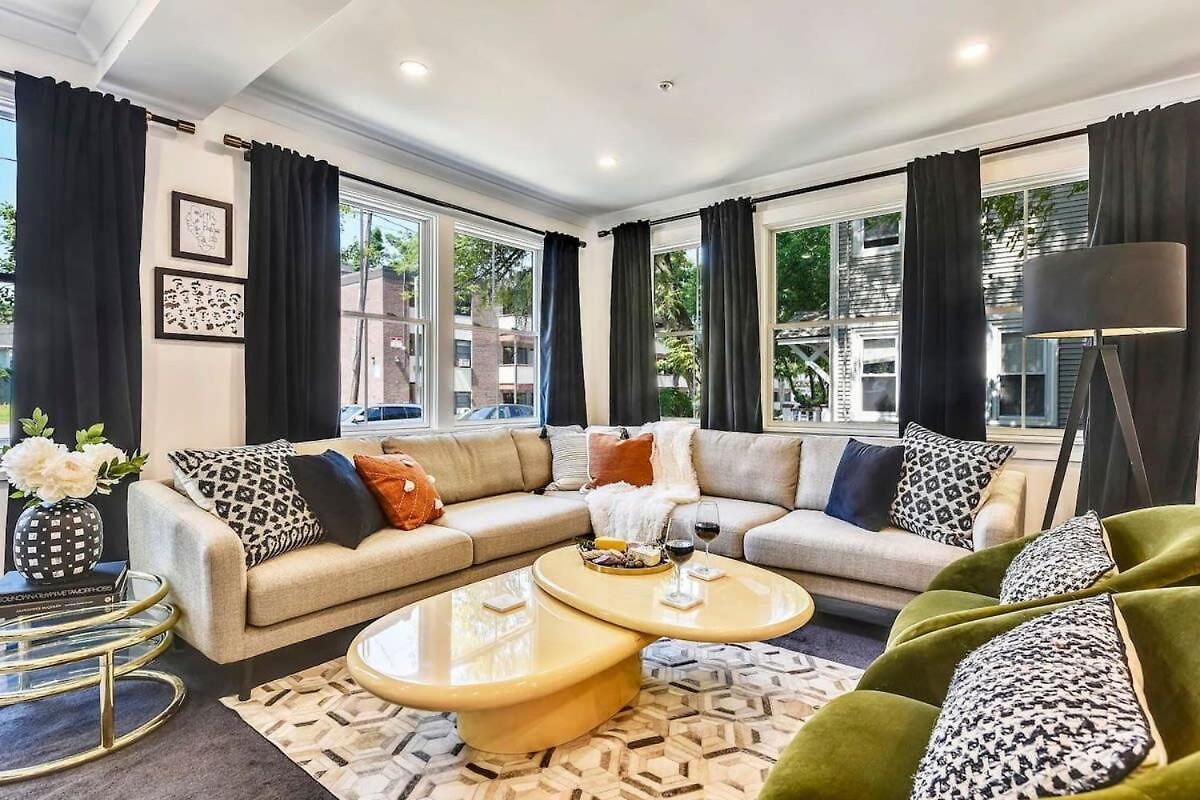 Luxe Near T Boston