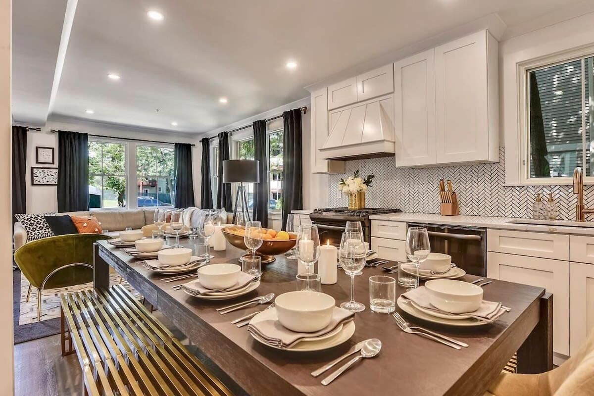 Luxe Near T Boston