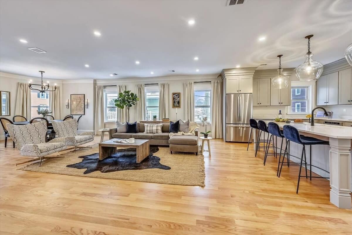 Spacious New Renovation Near T Holiday home *